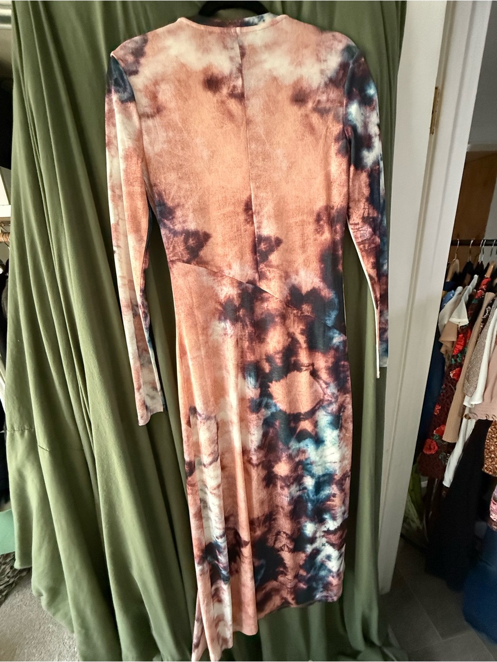 BARDOT Tie-Dye Long Sleeve Maxi Dress in Rose & Navy tie-dye sz L - Picture 4 of 6